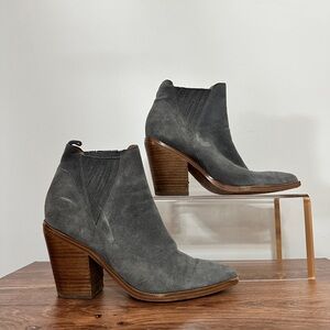 Marc Fisher| Gabri Boots Ankle Suede Pointed Toe Gore Panels Gray size 8.5M